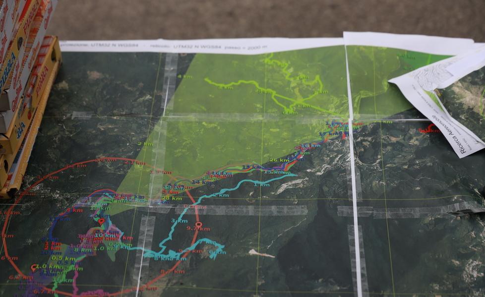 Velivolo scomparso: avvistate tracce in Garfagnana Un elicottero cerca i cellulari 