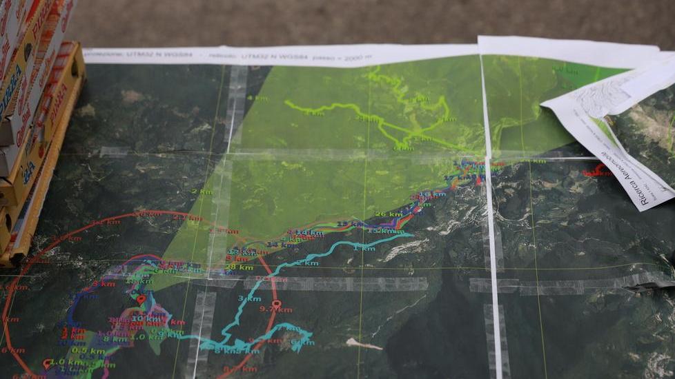 Velivolo scomparso: avvistate tracce in Garfagnana Un elicottero cerca i cellulari