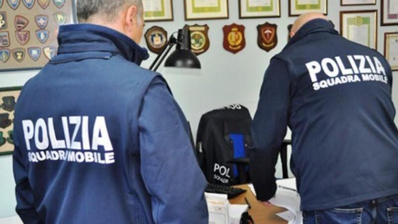 Permessi falsi fabbricati a Ferrara: arriva la stangata per 14 stranieri