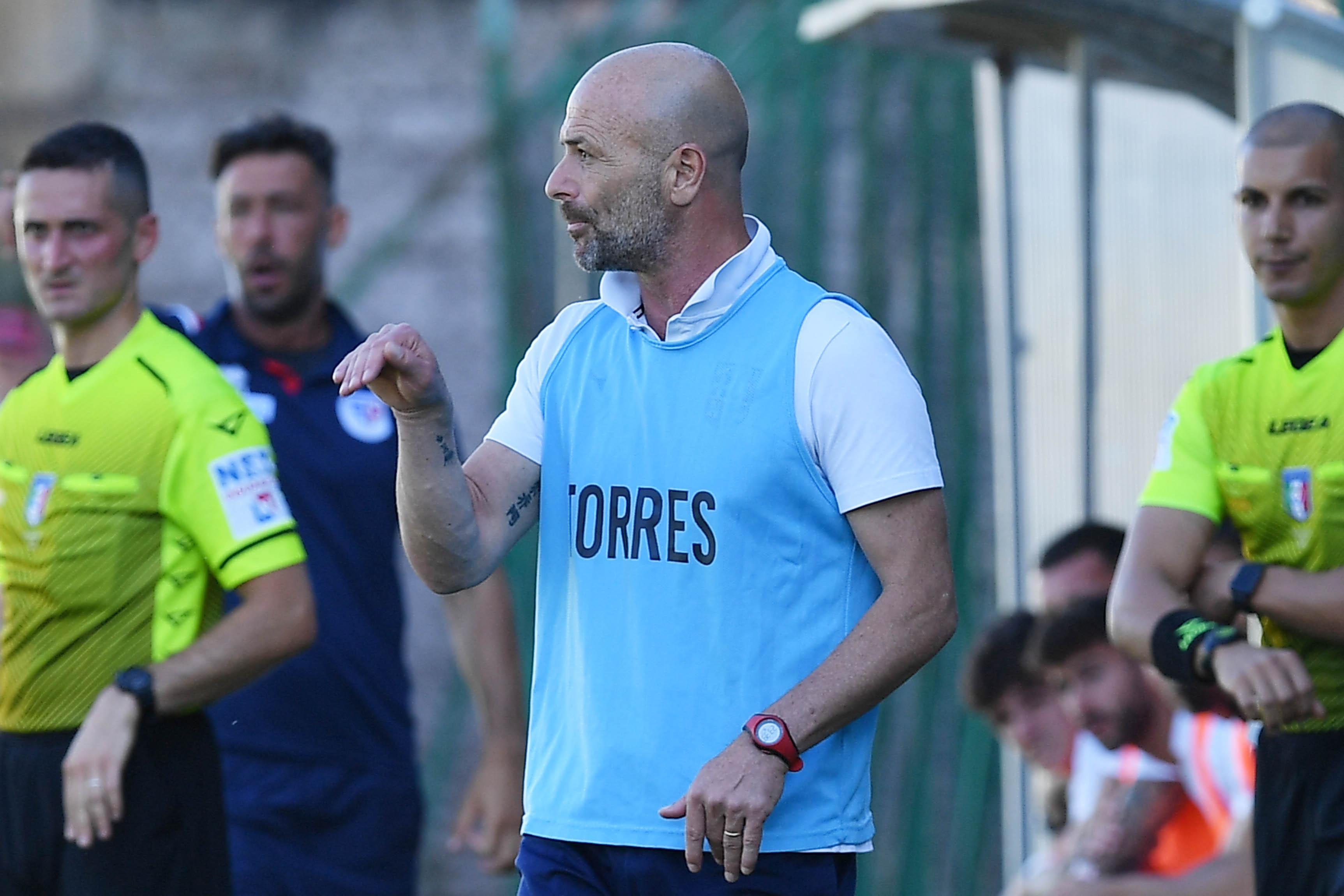 Torres, Greco resta: la società conferma l'allenatore