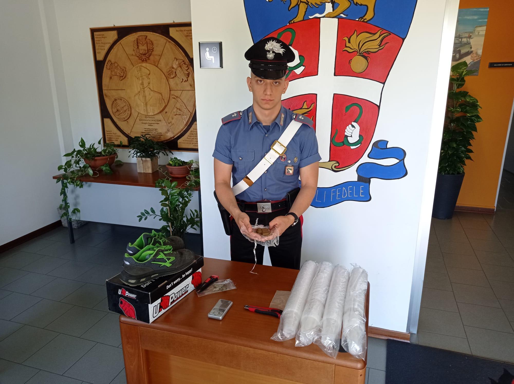 Gattatico, trovato con la droga e la refurtiva in casa: denunciato un 48enne