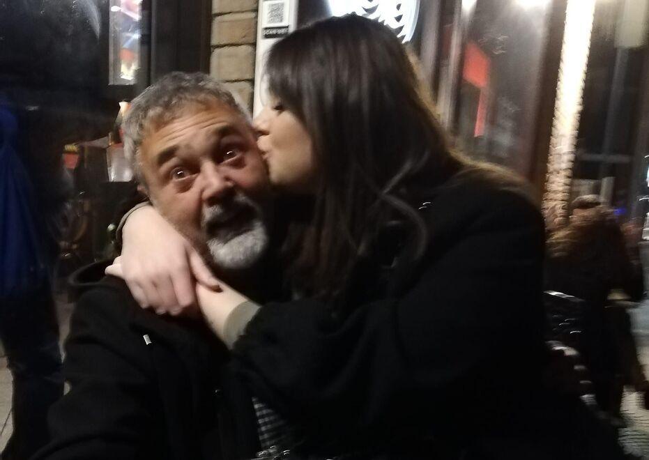 Lo scomparsa di Fabio Annunziata tra le braccia della figlia: il malore a Querceta, i soccorsi, i ricordi 
