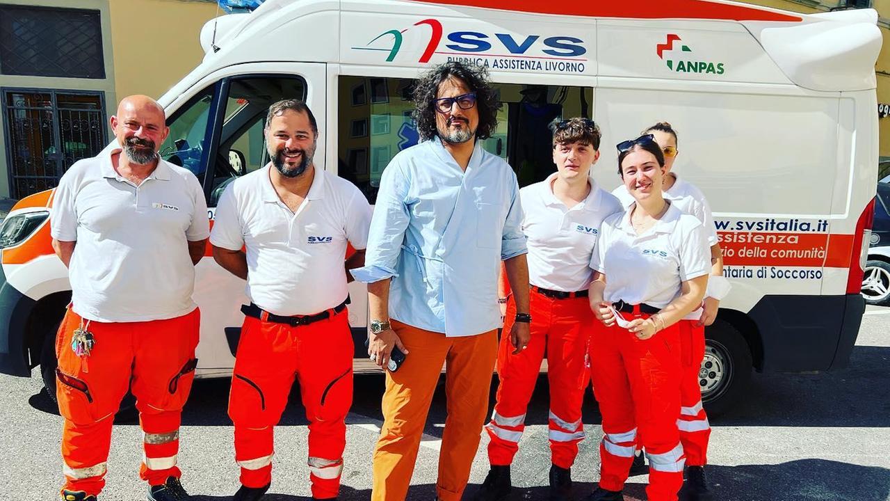 Alessandro Borghese con alcuni volontari Svs