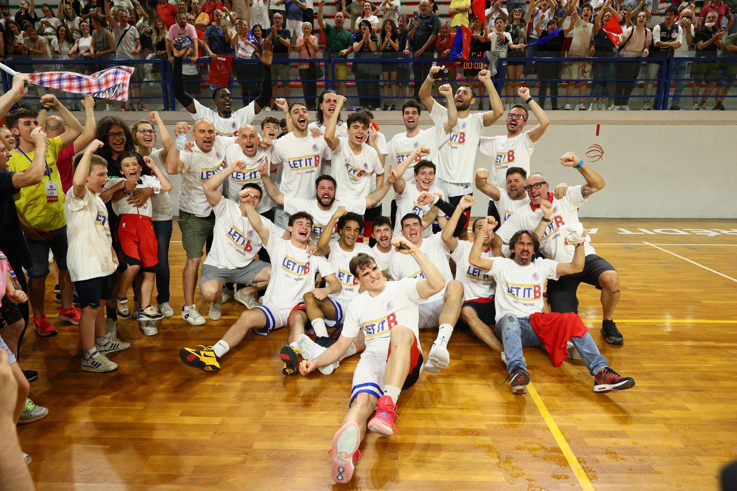 I festeggiamenti finali (foto Nucci)