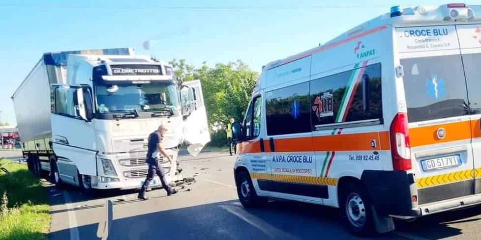 Castelfranco  Si schianta contro un camion 