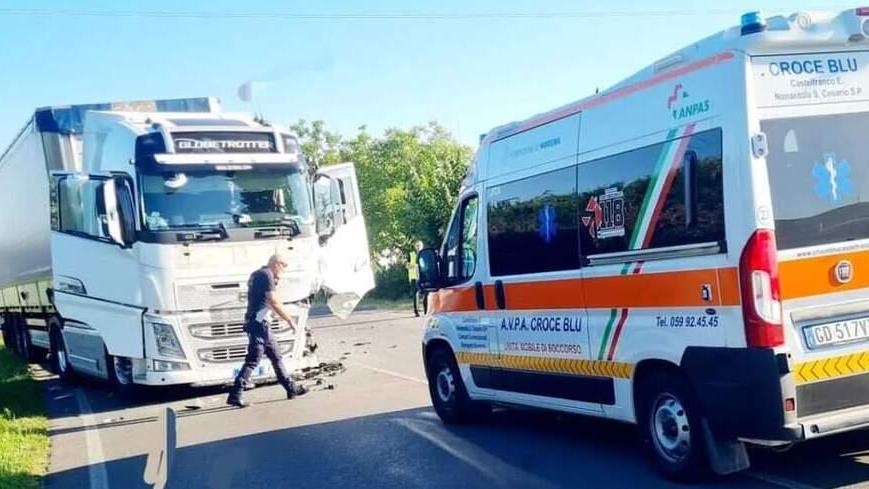 Castelfranco  Si schianta contro un camion