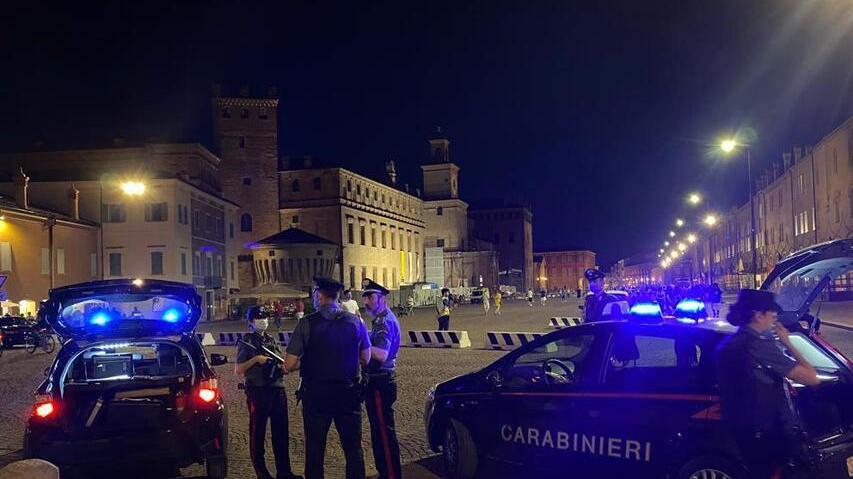 Movida a Carpi, controlli dei carabinieri in piazza Martiri e Garibaldi