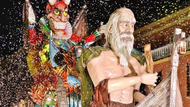 Carnevale di Cento, il trionfo dei Toponi: notte di festa in piazza Guercino