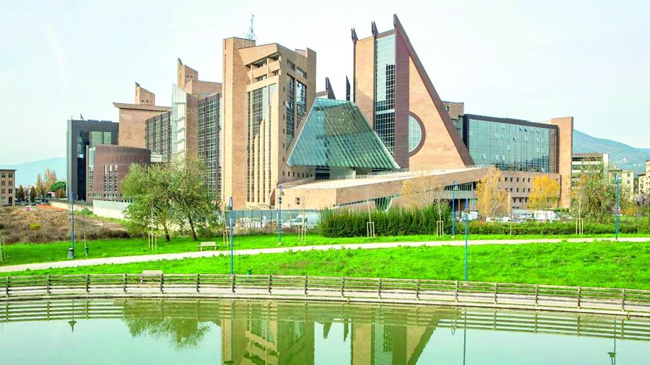 Critica le misure anti-Covid e lo licenziano. Ma è illegittimo: studio legale di Firenze condannato