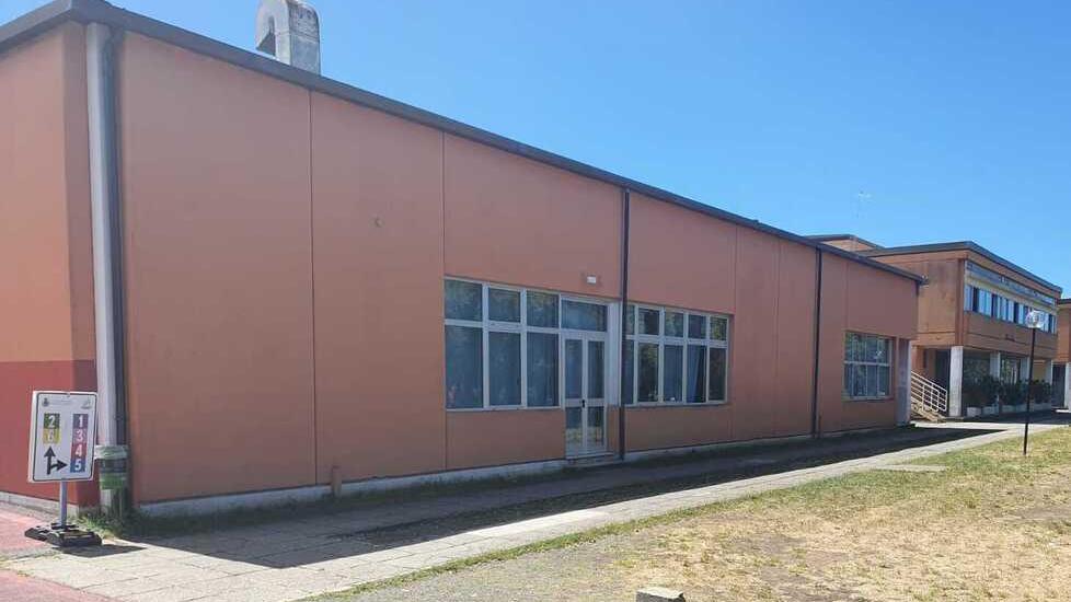 Svastiche disegnate nella scuola media di Seravezza: «I responsabili sono tra gli studenti»