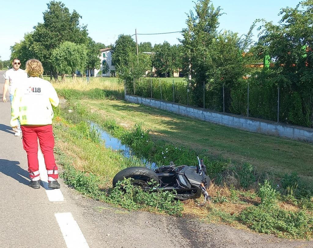 Incidente a Cadelbosco Sopra, muore un motociclista 33enne 