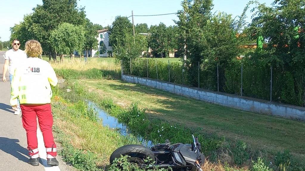 Incidente a Cadelbosco Sopra, muore un motociclista 33enne