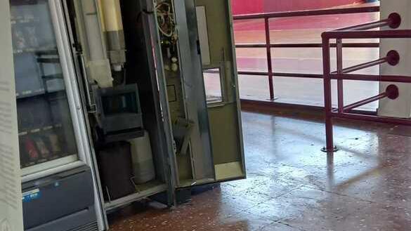 I danni all’interno dell’impianto PalaCosmelli di via Allende dopo il raid