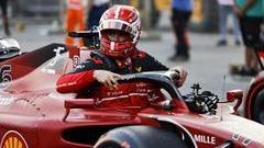 Il momento del ritiro di Leclerc quando era in testa, per rottura del motore