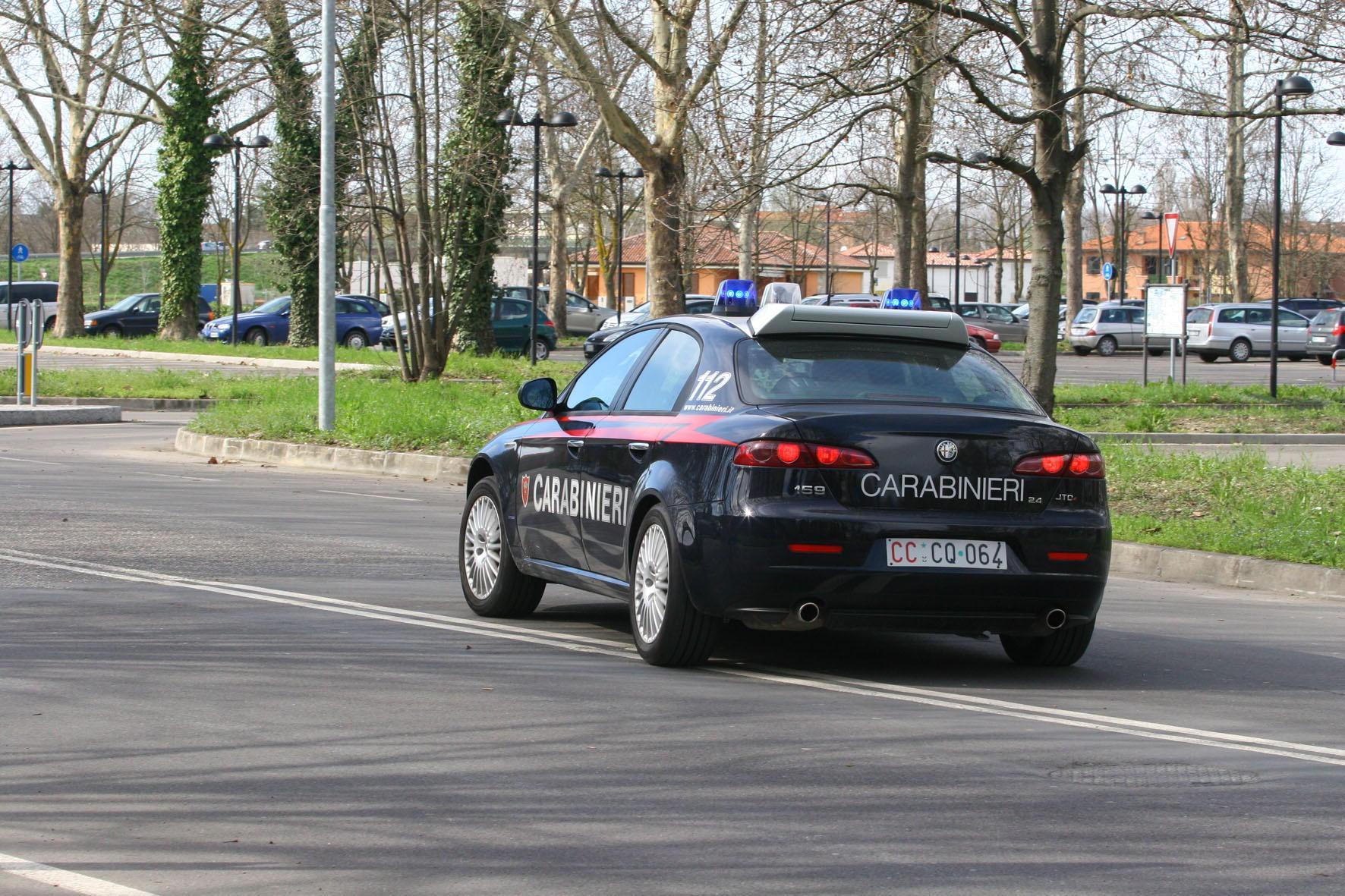 Ladri messi in fuga dai carabinieri scappano facendo "parkour"