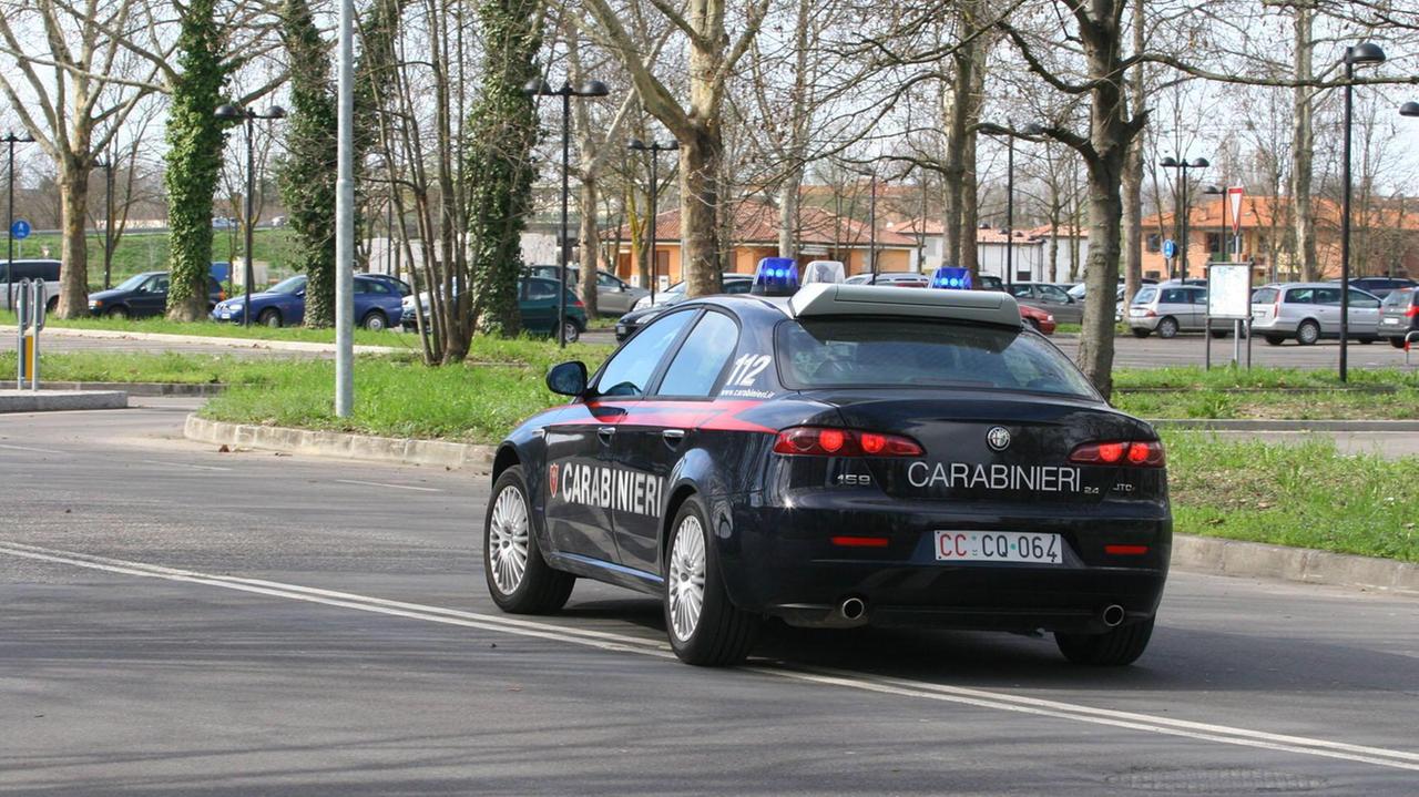 Ladri messi in fuga dai carabinieri scappano facendo "parkour"