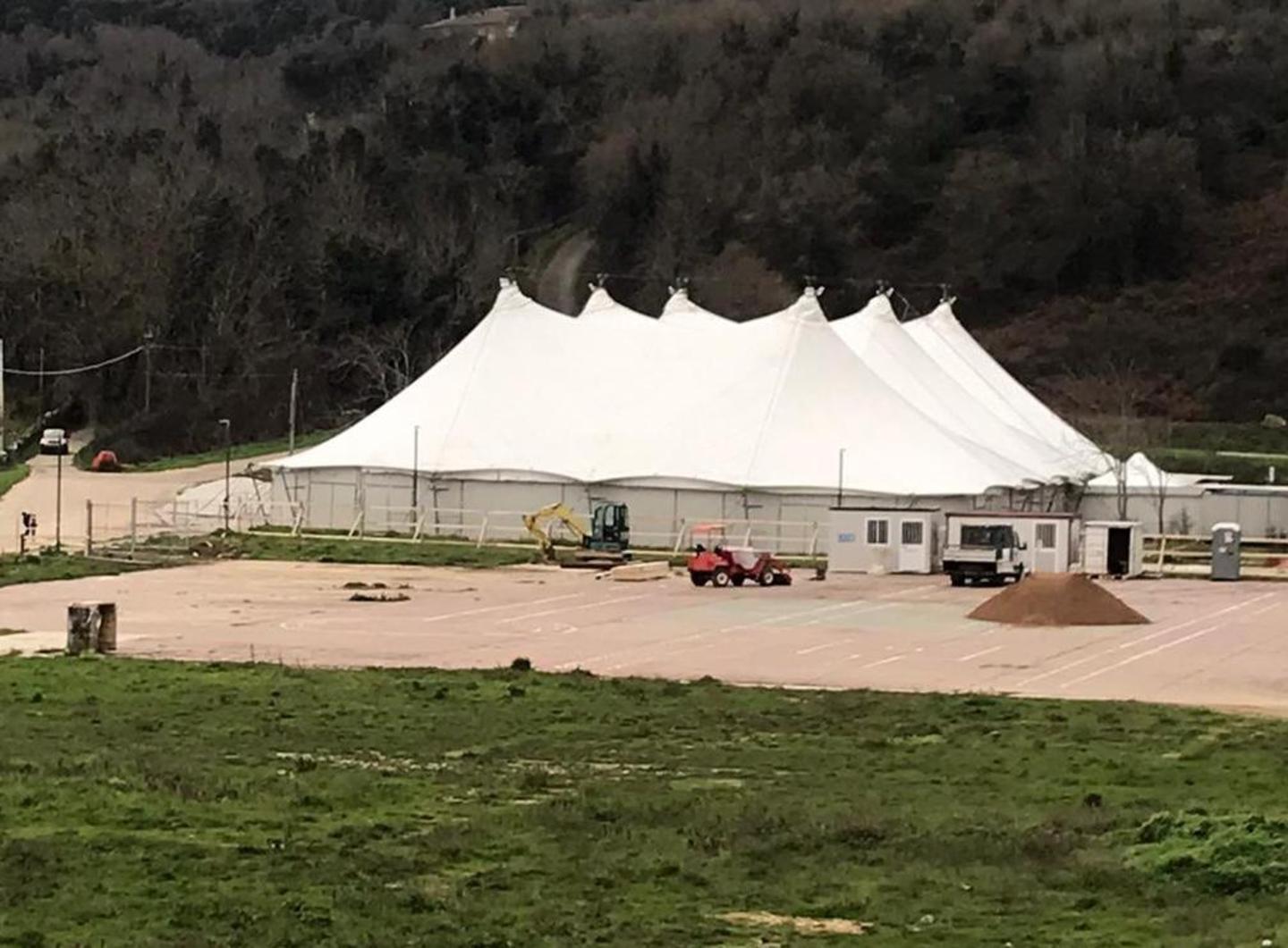 Tempio, la guerra del teatro tenda alla Pischinaccia