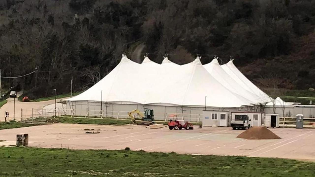Tempio, la guerra del teatro tenda alla Pischinaccia