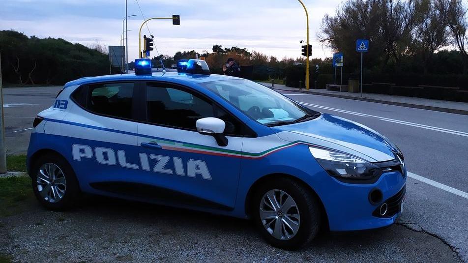 Pisa, misteriosa aggressione sull’Aurelia: prima gli sbarrano la strada, poi lo picchiano in cinque