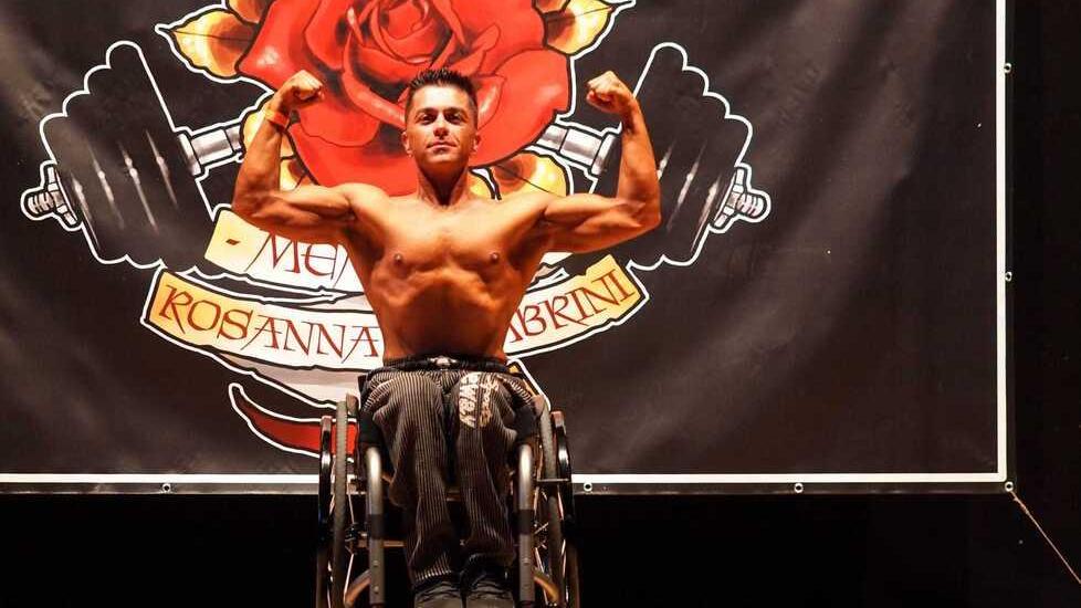 Viareggio, la rivincita di Dario. L'incidente, la sedia a rotelle e il budybuildig: «Rinato grazie a Nicola e allo sport»