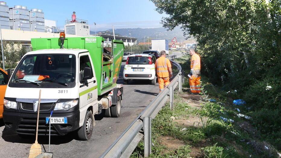 Alia internalizza la raccolta rifiuti, ma 10 lavoratori perdono il posto