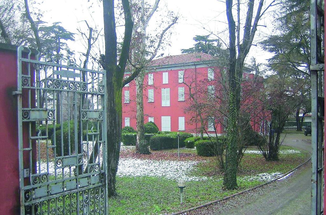 La Provincia di Reggio Emilia rimette in vendita Villa Ottavi, l’ex Opg e una ex Casa cantoniera in Appennino