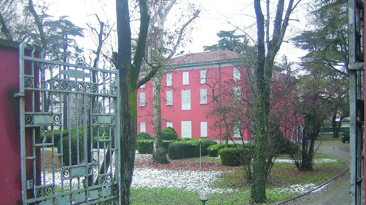 La Provincia di Reggio Emilia rimette in vendita Villa Ottavi, l’ex Opg e una ex Casa cantoniera in Appennino