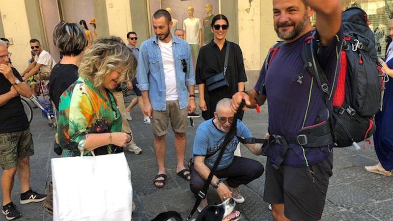 Gianluca Mantovani con la moglie Nicla e la cagnolina Tosca