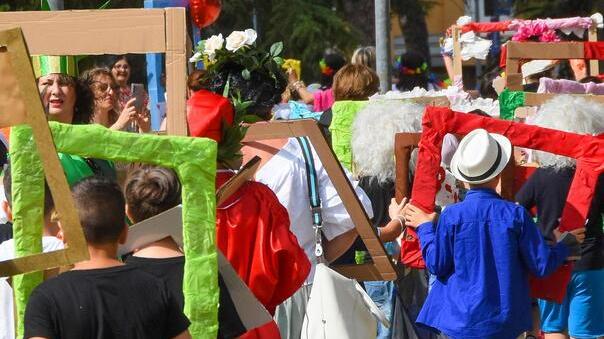 Una sfilata per dire no alla guerra. Gli alunni scendono in piazza