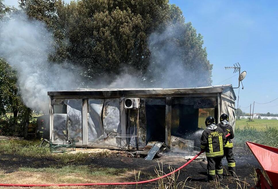 Rogo nell’azienda agricola: distrutto un modulo abitativo 
