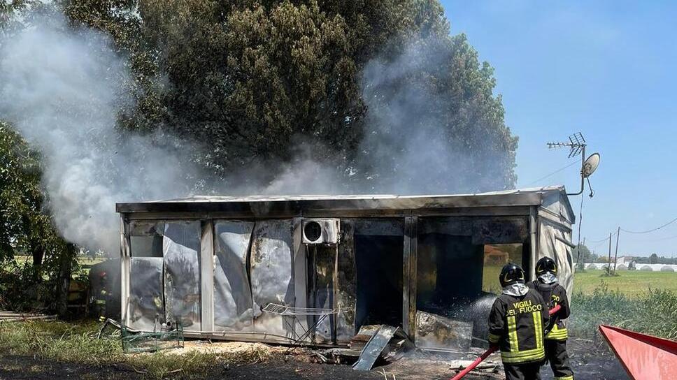 Rogo nell’azienda agricola: distrutto un modulo abitativo