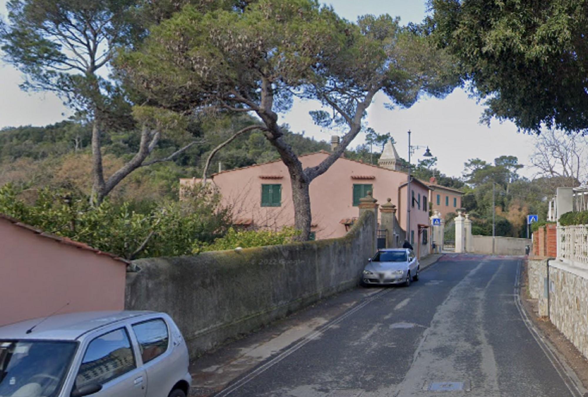 Una veduta di via di Quercianella, al Castellaccio