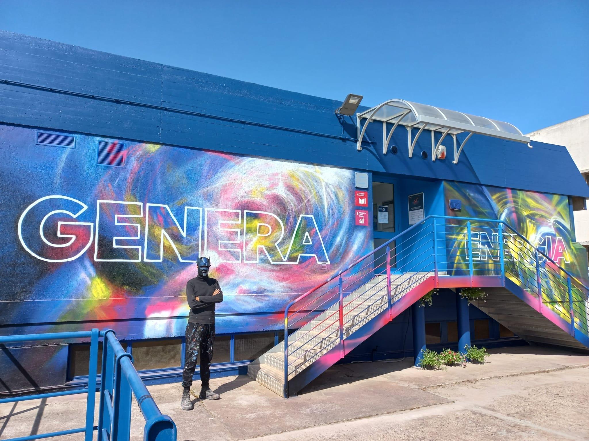 Lo street artist Manu Invisible davanti al centro di addestramento e formazione di E-Distribuzione a Quartucciu