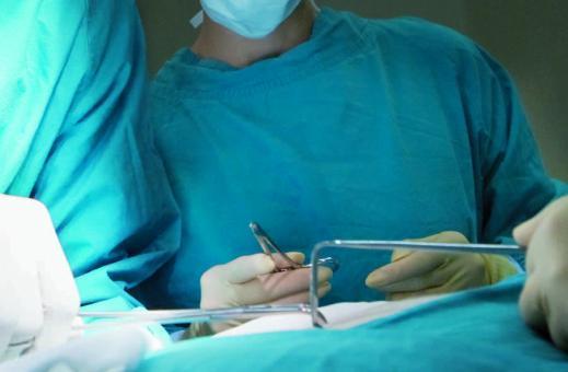 Morto a 66 anni per un intervento inutile, l'ospedale di Pisa risarcisce gli eredi 