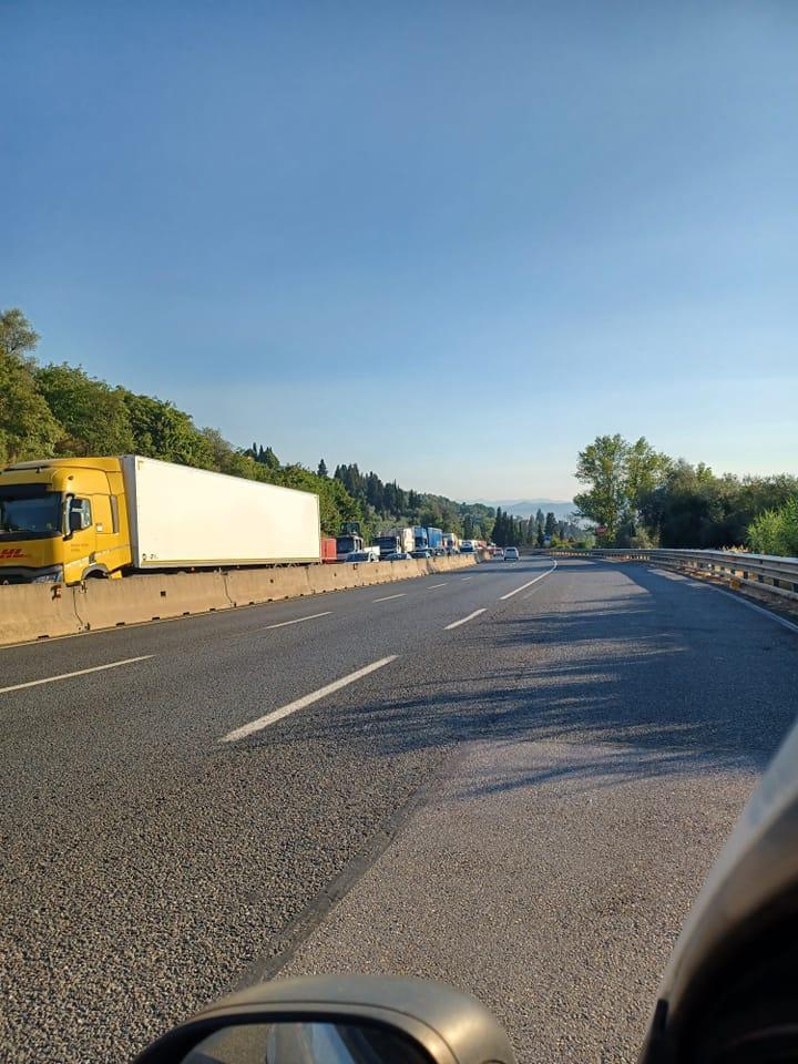 Fi-Pi-Li, caos cantieri: fino a 12 chilometri di coda. La Regione: "Disagi causati dal guasto a una gru"