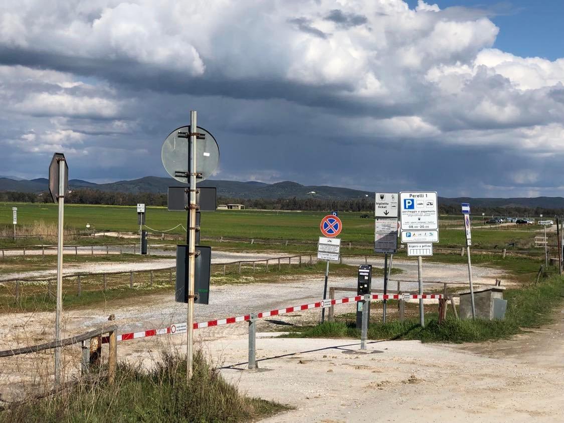 Per tre ore di sole in spiaggia a Perelli rubate valigie e Pc 