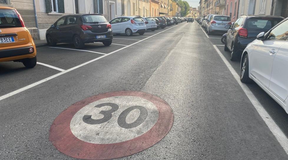 In via Montebello a 30 all’ora. Ecco i varchi disegnati sull’asfalto 