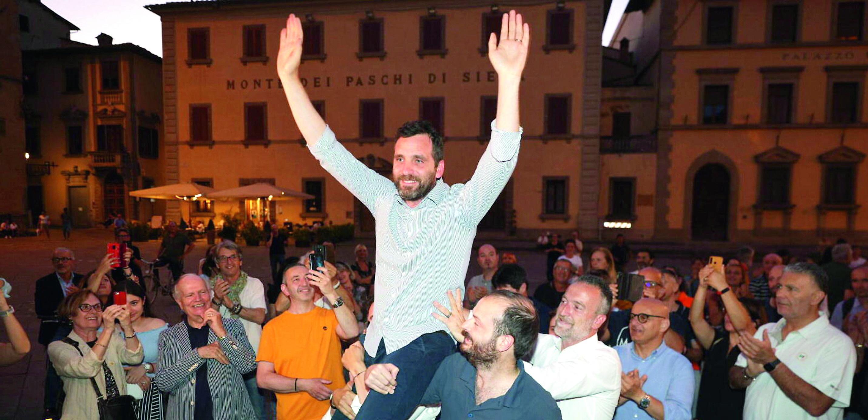 Alessandro Tomasi festeggia la rielezione (foto Paolo Nucci)