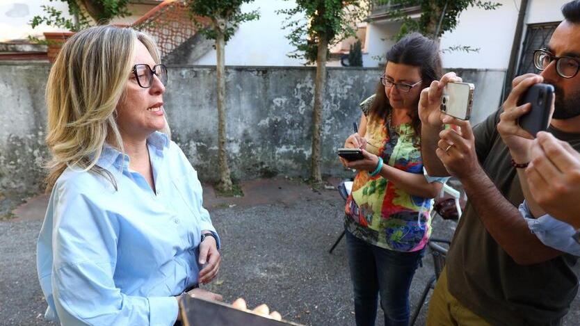 Federica Fratoni risponde alle domande dei giornalisti alla Casa del popolo diBonelle (Foto Nucci)