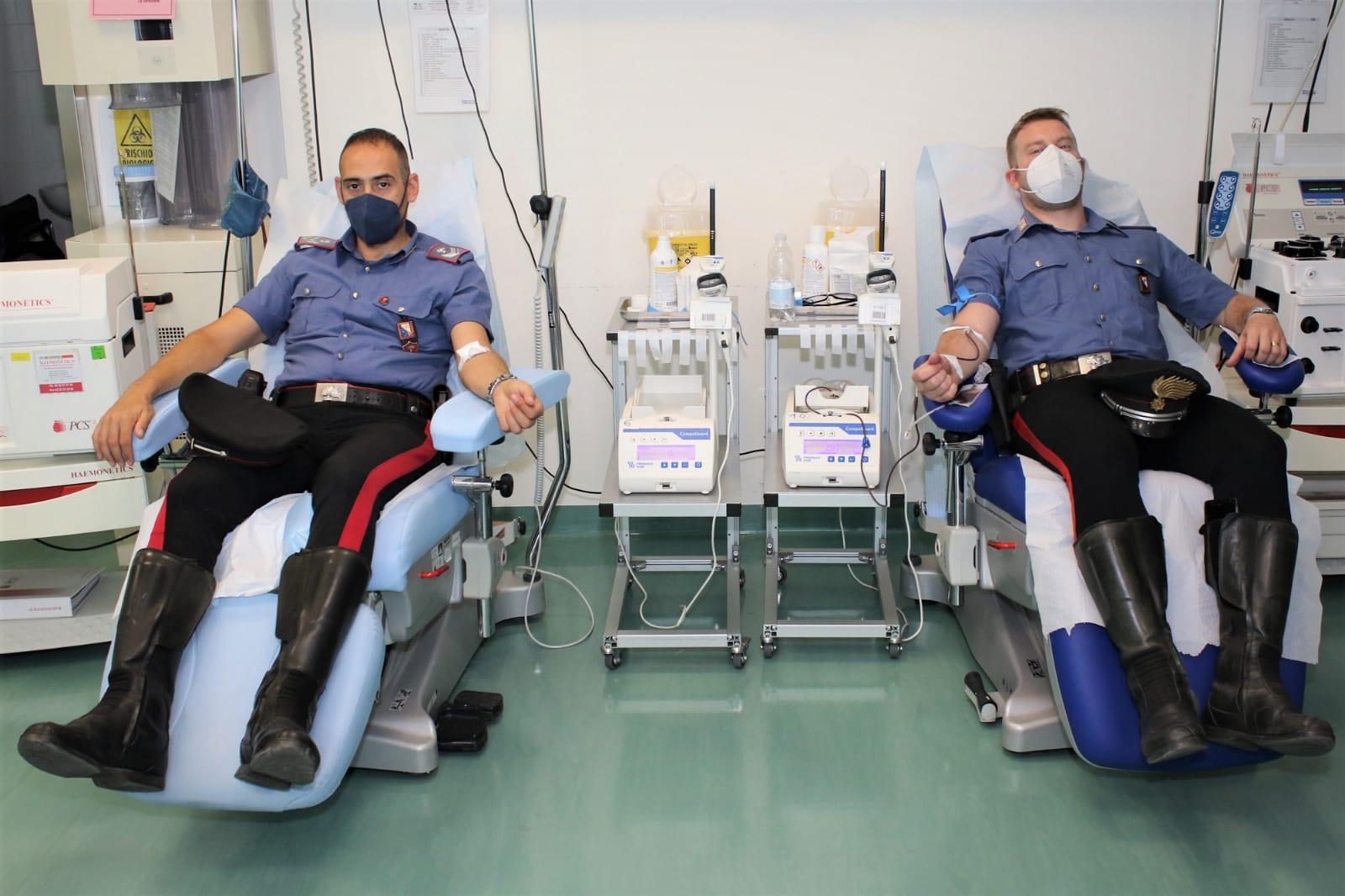 Due dei carabinieri che hanno donato il sangue
