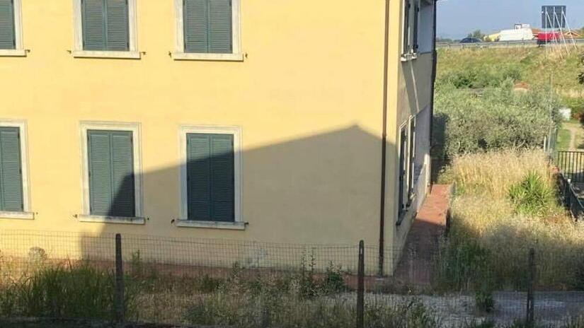 Abbandonata da anni nel degrado la casa per l’emergenza abitativa
