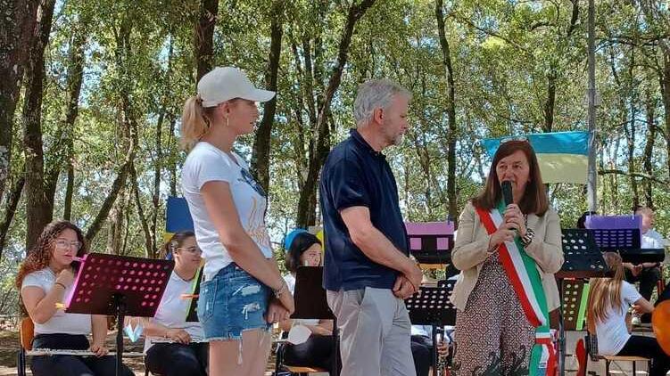 Un’immagine della festa al parco del Boschetto con la sindaca Fedeli