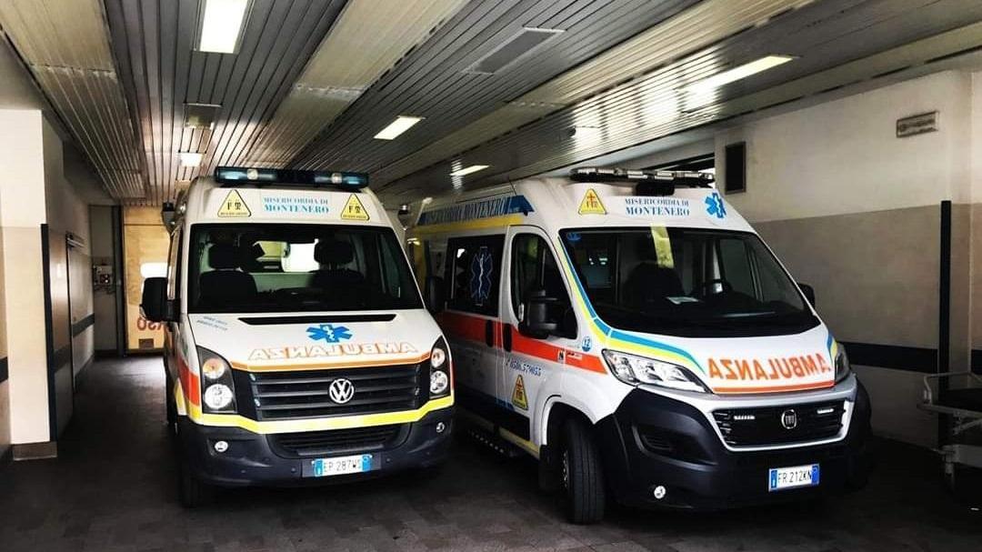 Due ambulanze della Misericordia di Montenero (foto d'archivio)