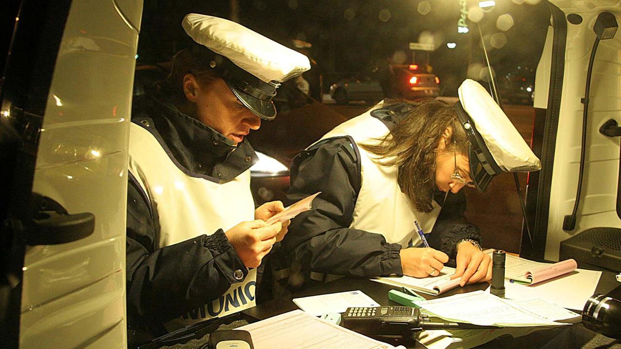 Modena. Tasso alcolico triplo del consentito Si mette alla guida e fa un incidente