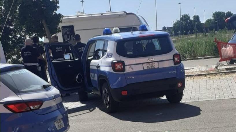 Modena Insediamenti nomadi abusivi: in azione questura e polizia locale in via Emilia Ovest e Divisione Acqui