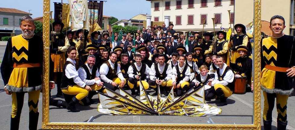 Tra i barchini volano gli stracci.San Michele resta sulle barricate 