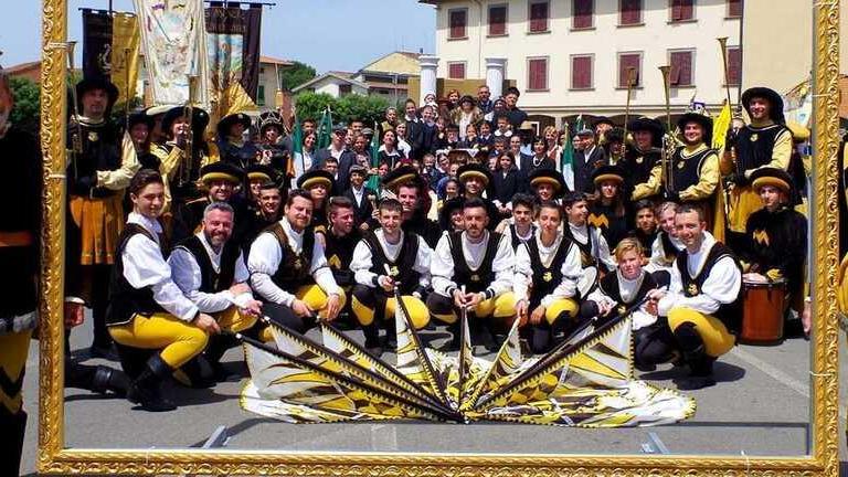 Tra i barchini volano gli stracci.San Michele resta sulle barricate