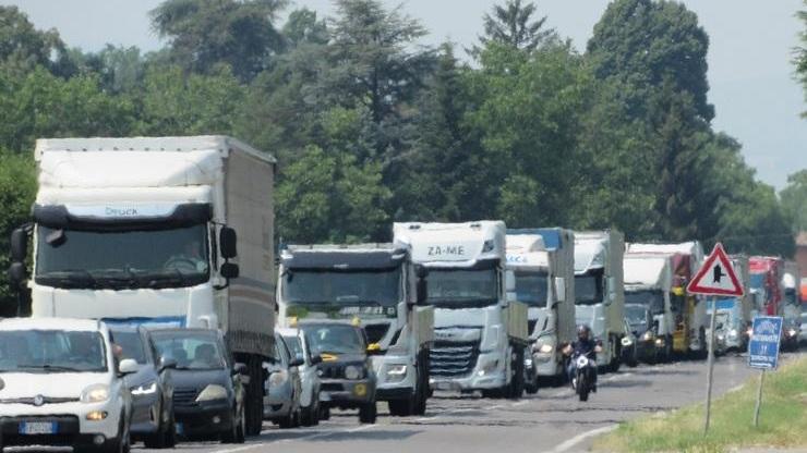 Montale Lavori sul cavalcavia dell’Estense Un’ora di coda per fare 2 chilometri