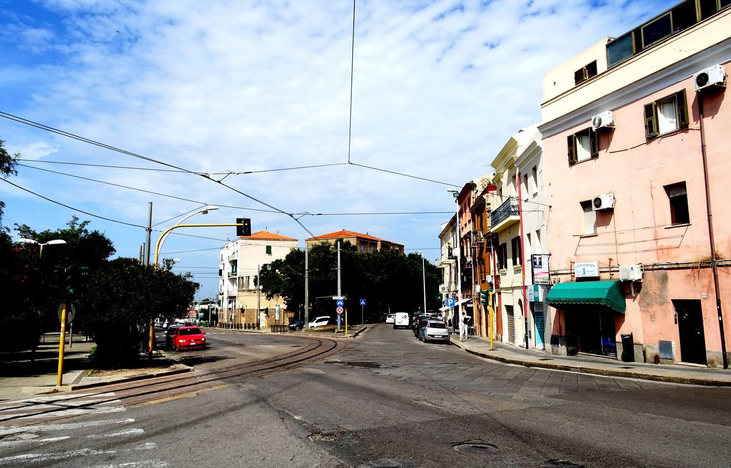 Sassari, picchia una 80enne davanti a casa per la catenina d’oro 