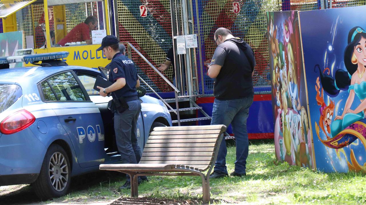Ferrara, sorpresi dalla polizia a rubare al parco: due giovani denunciati